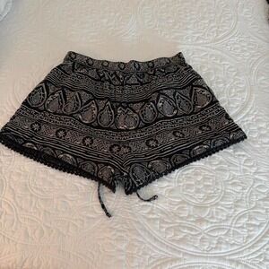 Hollister, boho style black and off-white pattern flowy shorts size XS